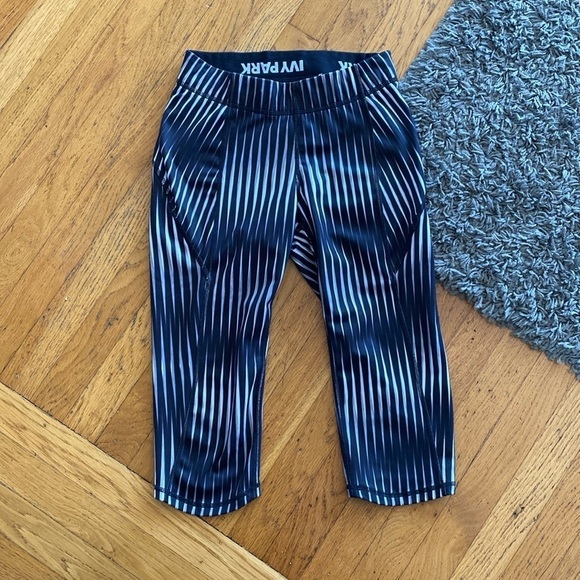 Ivy Park Kaleidostripe Printed Mid Rise Capri Leggings 3/4 size Small - Picture 4 of 13